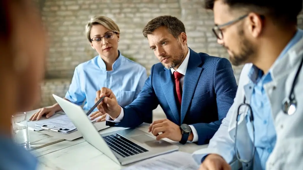 ¿Cuánto gana un administrador en salud?